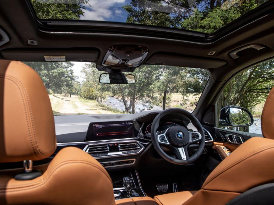 Интерьер BMW X5 xDrive30d M Sport (G05) 2018 года  (AU) (фото 2 из 11)